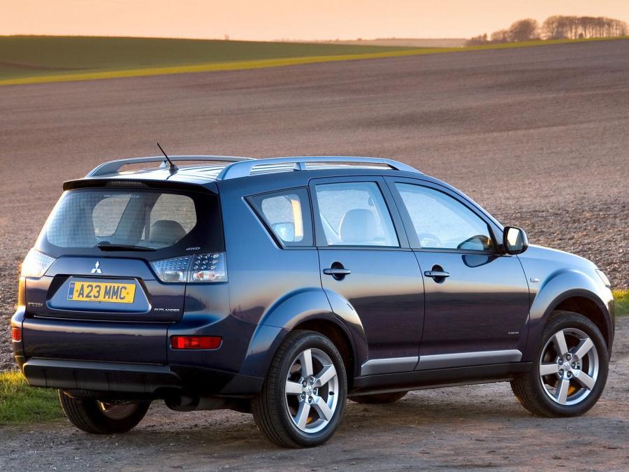  Mitsubishi Outlander 2007 года  (UK) (фото 8 из 21)